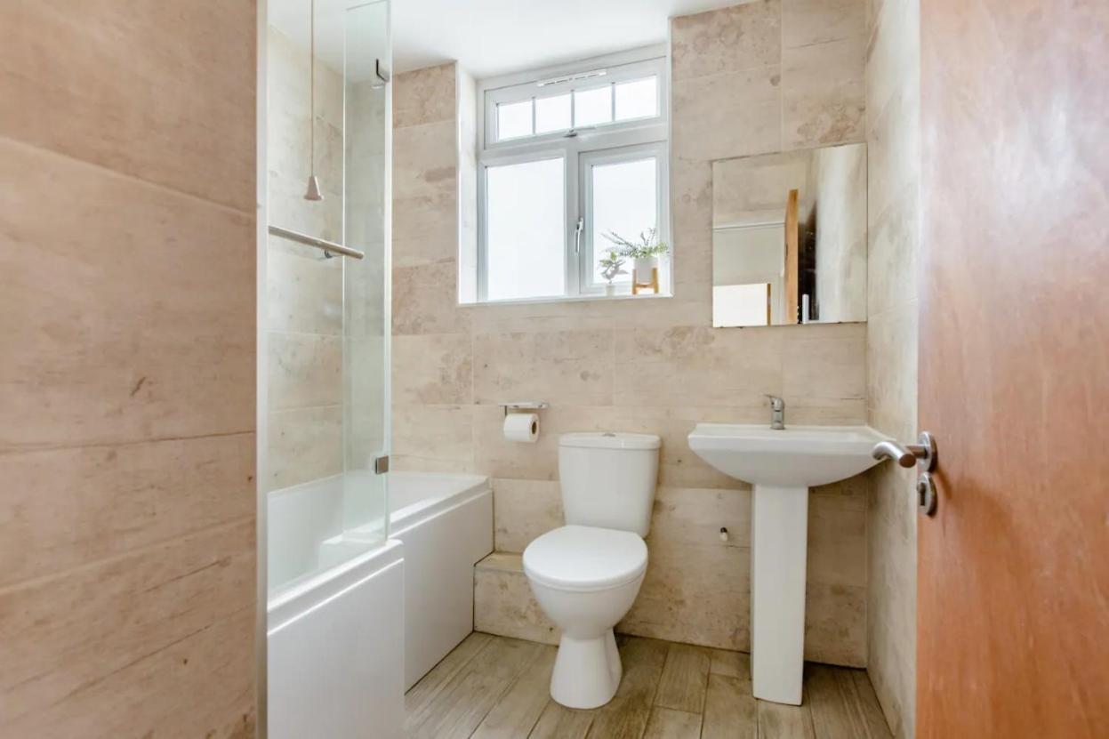 Double Room Edmonton Green, London N9 Dış mekan fotoğraf