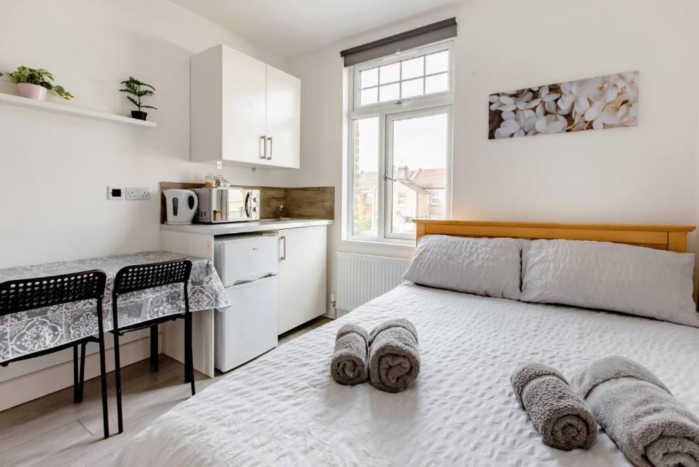 Double Room Edmonton Green, London N9 Dış mekan fotoğraf