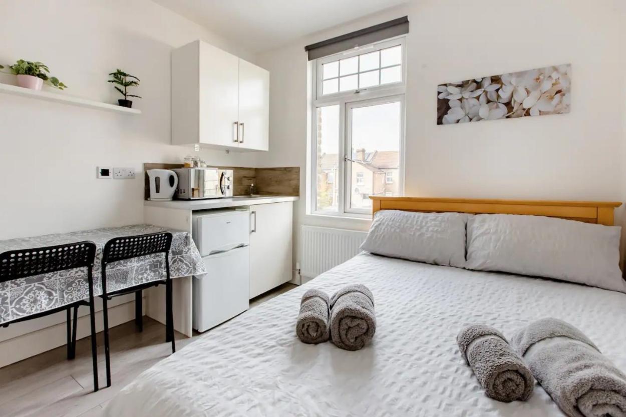 Double Room Edmonton Green, London N9 Dış mekan fotoğraf