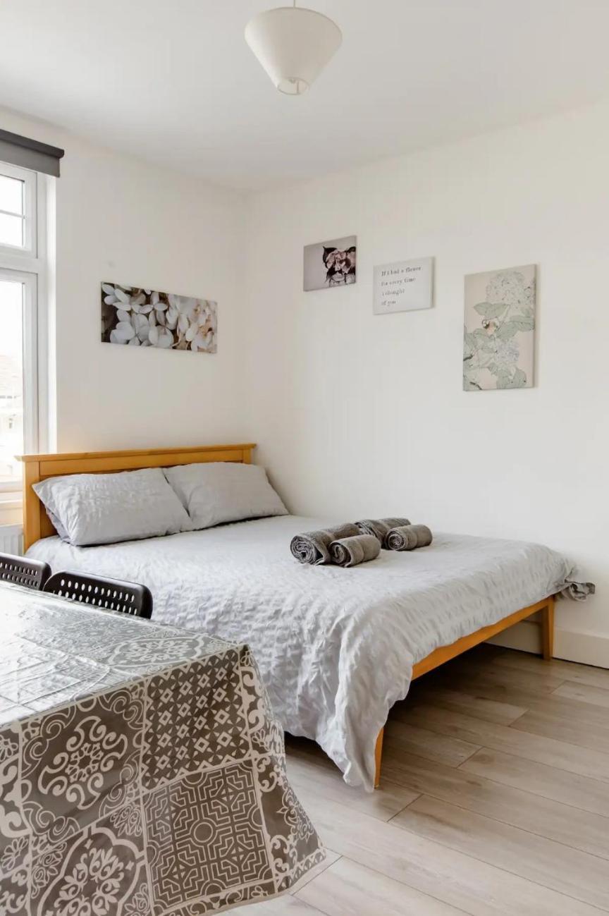 Double Room Edmonton Green, London N9 Dış mekan fotoğraf